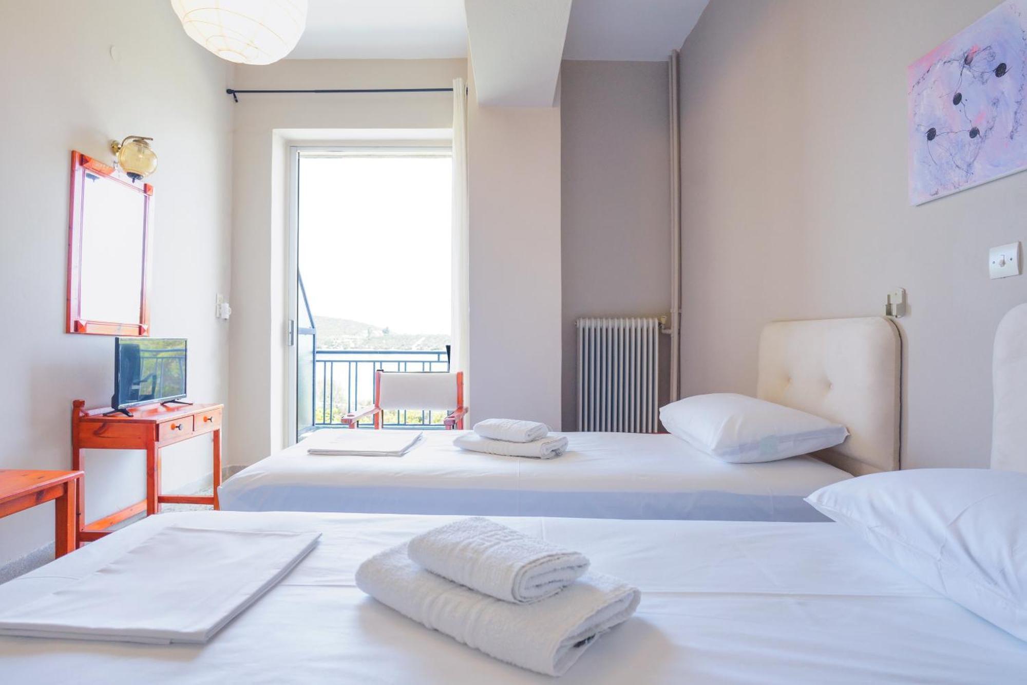 Hotel Korfos - Ξενοδοχείο Κόρφος Renovated Eksteriør bilde
